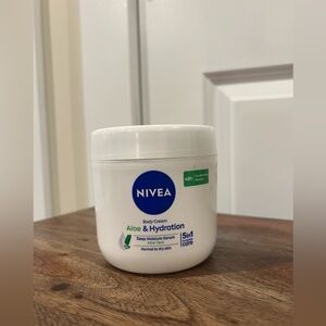 UNOPENED Nivea Aloe & Hydration Body Cream 400ml